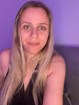 lunawolf21 online show from March 2026 07:34:02 AM