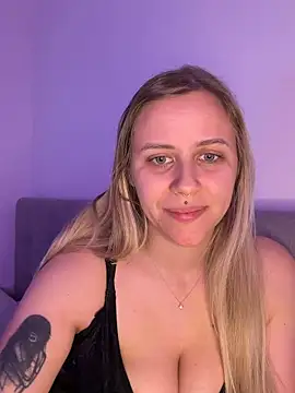 lunawolf21 online show from March 2026 07:35:01 AM