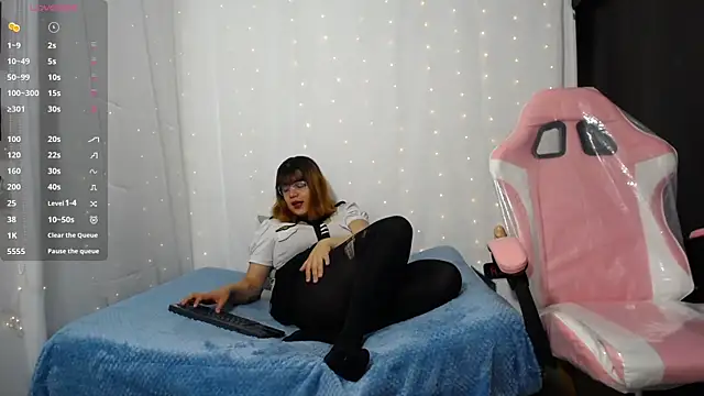 Snapshot of Niuk_mei chatting on November 2025 05:44:02 PM Niuk mei online show from November 2025 05:44:02 PM