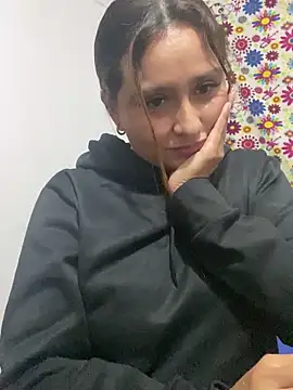 Keittly  online show from December 2024 12:18:01 AM