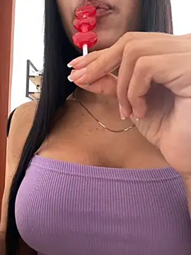 Snapshot of Lolitacooper chatting on October 2025 09:55:01 PM Lolitacooper online show from October 2025 09:55:01 PM