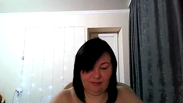 EmiliaLooo online show from February 2026 04:01:02 AM