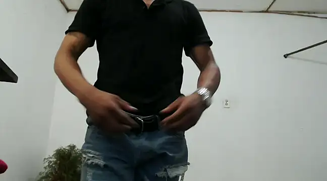 Snapshot of fernandez_latinblackk chatting on December 2024 02:04:01 AM fernandez latinblackk online show from December 2024 02:04:01 AM