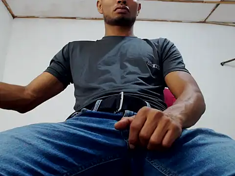 Snapshot of fernandez_latinblackk chatting on January 2025 01:24:01 AM fernandez latinblackk online show from January 2025 01:24:01 AM