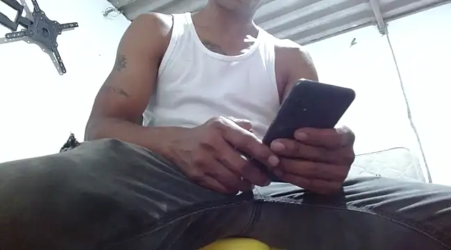 Snapshot of fernandez_latinblackk chatting on March 2025 01:57:01 AM fernandez latinblackk online show from March 2025 01:57:01 AM
