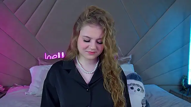 Snapshot of SelinSwarovski chatting on January 2025 04:30:01 PM SelinSwarovski online show from January 2025 04:30:01 PM
