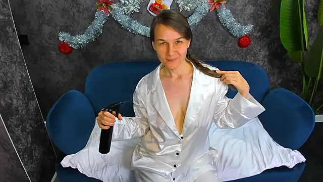 Lillian White online show from January 2025 04:04:01 AM