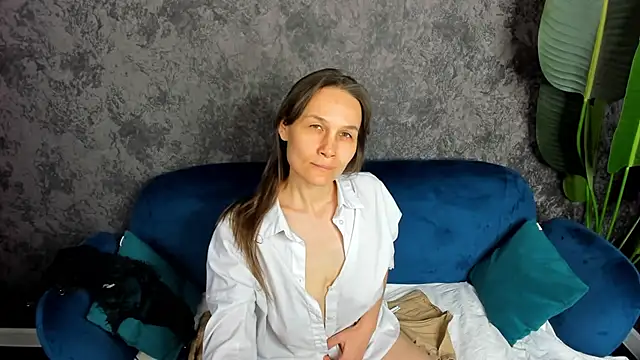 Lillian White online show from February 2025 10:39:01 AM