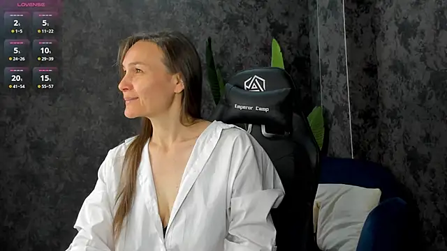 Lillian White online show from October 2025 11:59:02 PM