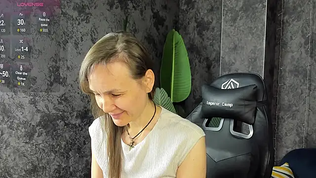 Lillian White online show from May 2026 01:00:01 AM