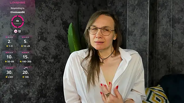 Lillian White online show from May 2026 01:03:01 AM