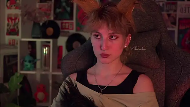 Snapshot of LuxRayi chatting on December 2024 09:11:02 AM LuxRayi online show from December 2024 09:11:02 AM