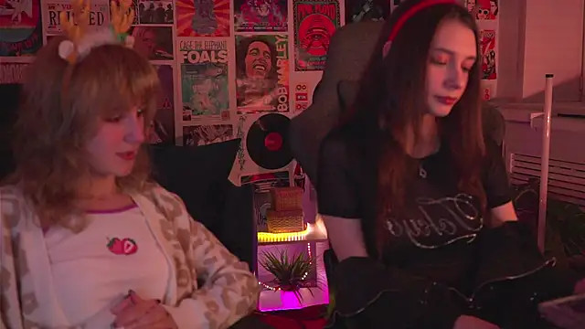 Snapshot of LuxRayi chatting on December 2024 03:08:01 AM LuxRayi online show from December 2024 03:08:01 AM