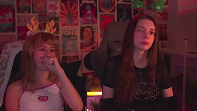 Snapshot of LuxRayi chatting on December 2024 06:09:02 AM LuxRayi online show from December 2024 06:09:02 AM