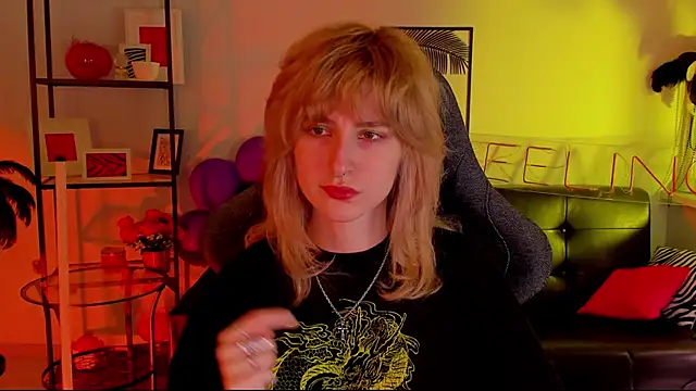 Snapshot of LuxRayi chatting on January 2025 02:47:02 PM LuxRayi online show from January 2025 02:47:02 PM