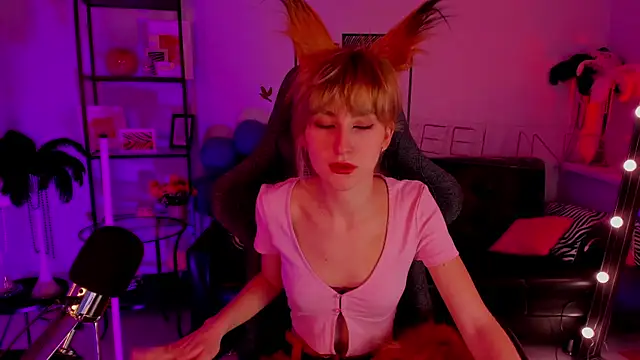 Snapshot of LuxRayi chatting on January 2025 11:58:02 AM LuxRayi online show from January 2025 11:58:02 AM