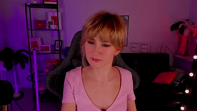 Snapshot of LuxRayi chatting on January 2025 06:03:02 PM LuxRayi online show from January 2025 06:03:02 PM