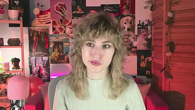 Snapshot of LuxRayi chatting on January 2025 11:54:02 AM LuxRayi online show from January 2025 11:54:02 AM