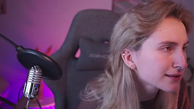 Snapshot of LuxRayi chatting on January 2025 05:55:01 AM LuxRayi online show from January 2025 05:55:01 AM