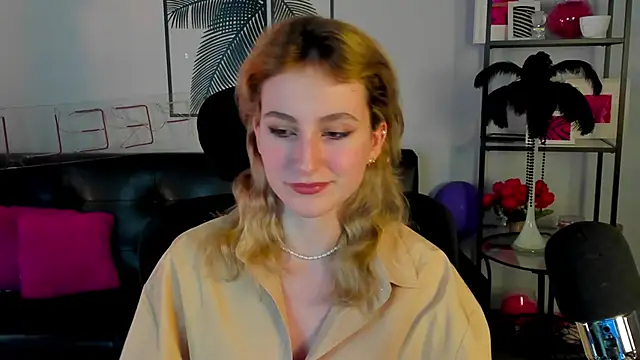 Snapshot of LuxRayi chatting on January 2025 09:35:02 PM LuxRayi online show from January 2025 09:35:02 PM