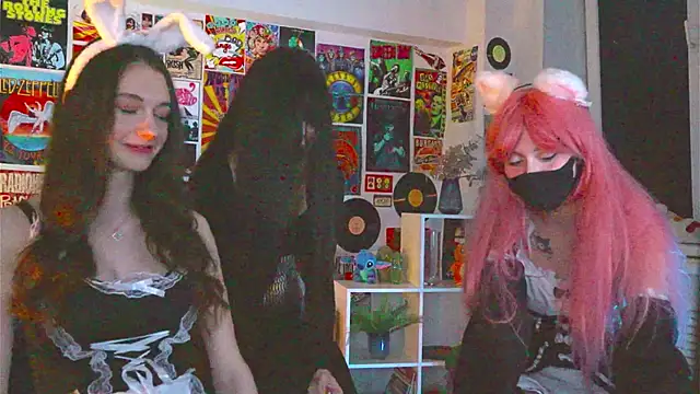 Snapshot of LuxRayi chatting on January 2025 06:00:01 PM LuxRayi online show from January 2025 06:00:01 PM