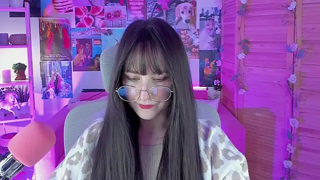 Snapshot of LuxRayi chatting on February 2025 08:53:01 PM LuxRayi online show from February 2025 08:53:01 PM