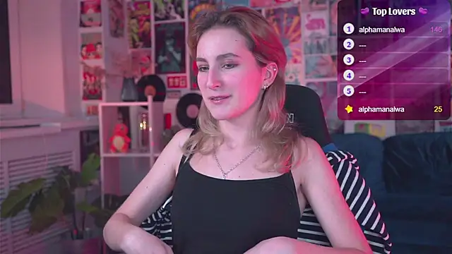 Snapshot of LuxRayi chatting on February 2025 06:13:02 PM LuxRayi online show from February 2025 06:13:02 PM