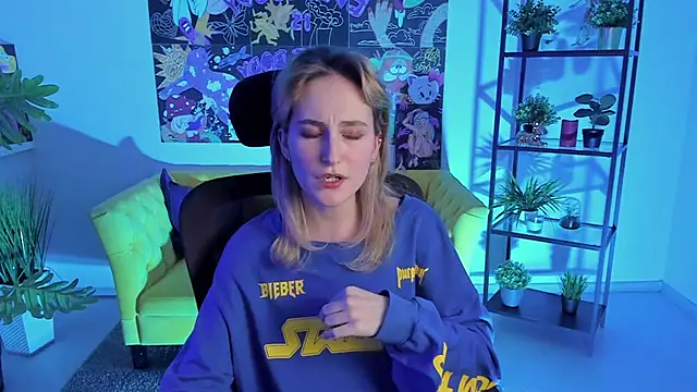 Snapshot of LuxRayi chatting on February 2025 12:27:02 AM LuxRayi online show from February 2025 12:27:02 AM