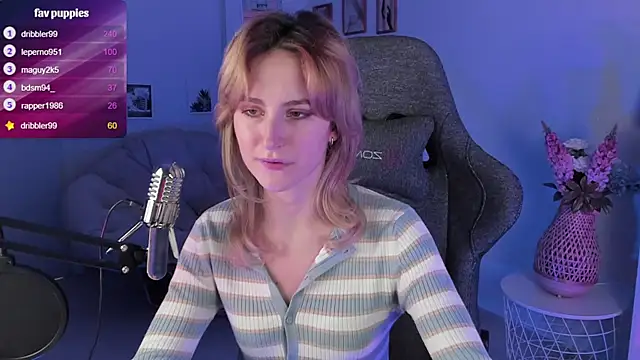 Snapshot of LuxRayi chatting on February 2025 12:05:02 AM LuxRayi online show from February 2025 12:05:02 AM