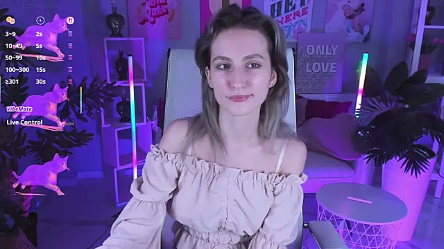 Snapshot of LuxRayi chatting on September 2025 06:07:01 PM LuxRayi online show from September 2025 06:07:01 PM