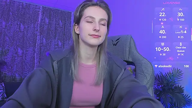 Snapshot of LuxRayi chatting on September 2025 08:53:02 PM LuxRayi online show from September 2025 08:53:02 PM