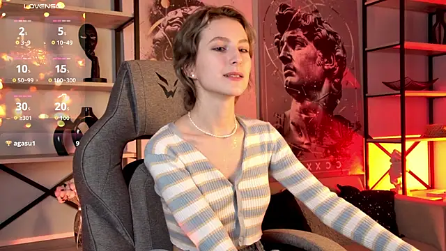 Snapshot of LuxRayi chatting on September 2025 08:32:02 PM LuxRayi online show from September 2025 08:32:02 PM