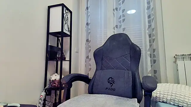 Snapshot of Eelleen chatting on March 2026 12:32:01 PM Eelleen online show from March 2026 12:32:01 PM