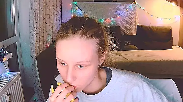 Snapshot of KatiKate chatting on December 2024 07:30:02 PM KatiKate online show from December 2024 07:30:02 PM