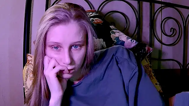 Snapshot of KatiKate chatting on January 2025 12:17:01 PM KatiKate online show from January 2025 12:17:01 PM