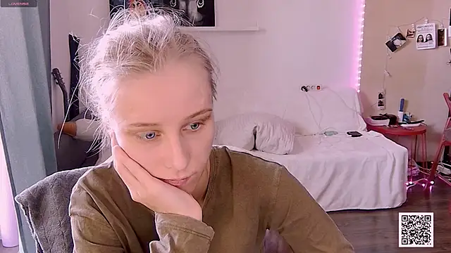 Snapshot of KatiKate chatting on September 2025 11:10:02 AM KatiKate online show from September 2025 11:10:02 AM