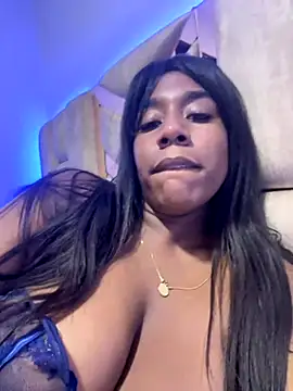 Snapshot of KloheCurvy chatting on October 2025 04:11:01 AM KloheCurvy online show from October 2025 04:11:01 AM