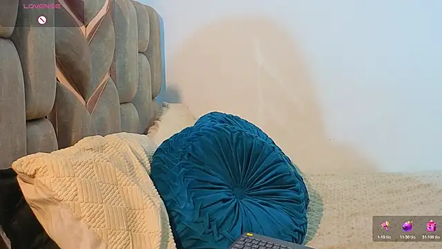 KloheCurvy online show from November 2025 02:50:01 PM