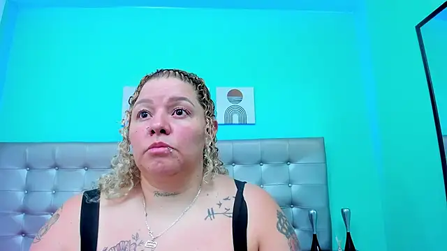 Snapshot of selena_castillo chatting on February 2025 01:15:01 AM selena castillo online show from February 2025 01:15:01 AM