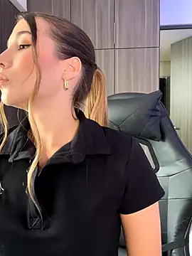 Snapshot of SophieRaily_ chatting on September 2025 07:57:01 PM SophieRaily online show from September 2025 07:57:01 PM