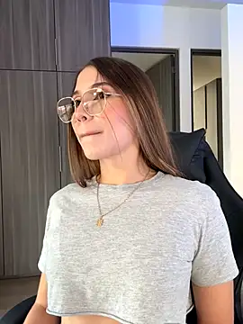 Snapshot of SophieRaily_ chatting on September 2025 07:03:02 PM SophieRaily online show from September 2025 07:03:02 PM