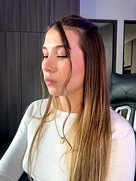 Snapshot of SophieRaily_ chatting on September 2025 07:04:01 PM SophieRaily online show from September 2025 07:04:01 PM