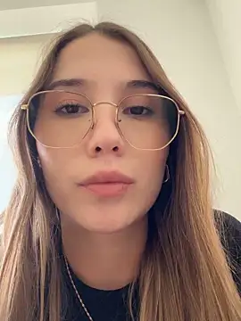 Snapshot of SophieRaily_ chatting on September 2025 07:04:02 PM SophieRaily online show from September 2025 07:04:02 PM