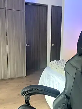 Snapshot of SophieRaily_ chatting on September 2025 07:58:02 PM SophieRaily online show from September 2025 07:58:02 PM