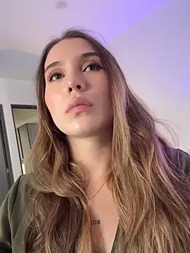 Snapshot of SophieRaily_ chatting on October 2025 06:58:01 PM SophieRaily online show from October 2025 06:58:01 PM