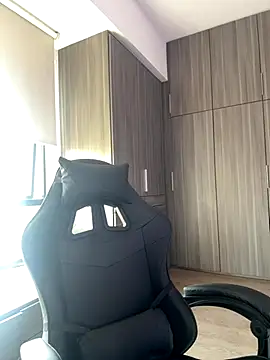 Snapshot of SophieRaily_ chatting on October 2025 07:05:01 PM SophieRaily online show from October 2025 07:05:01 PM