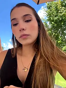 Snapshot of SophieRaily_ chatting on October 2025 06:07:02 PM SophieRaily online show from October 2025 06:07:02 PM