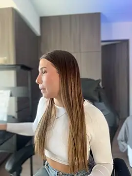 Snapshot of SophieRaily_ chatting on November 2025 06:42:02 PM SophieRaily online show from November 2025 06:42:02 PM