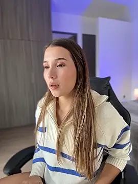 Snapshot of SophieRaily_ chatting on November 2025 06:07:02 PM SophieRaily online show from November 2025 06:07:02 PM