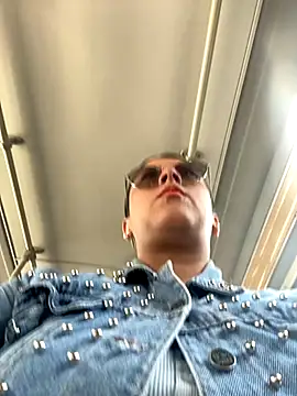 girl anni online show from October 2025 05:44:02 PM